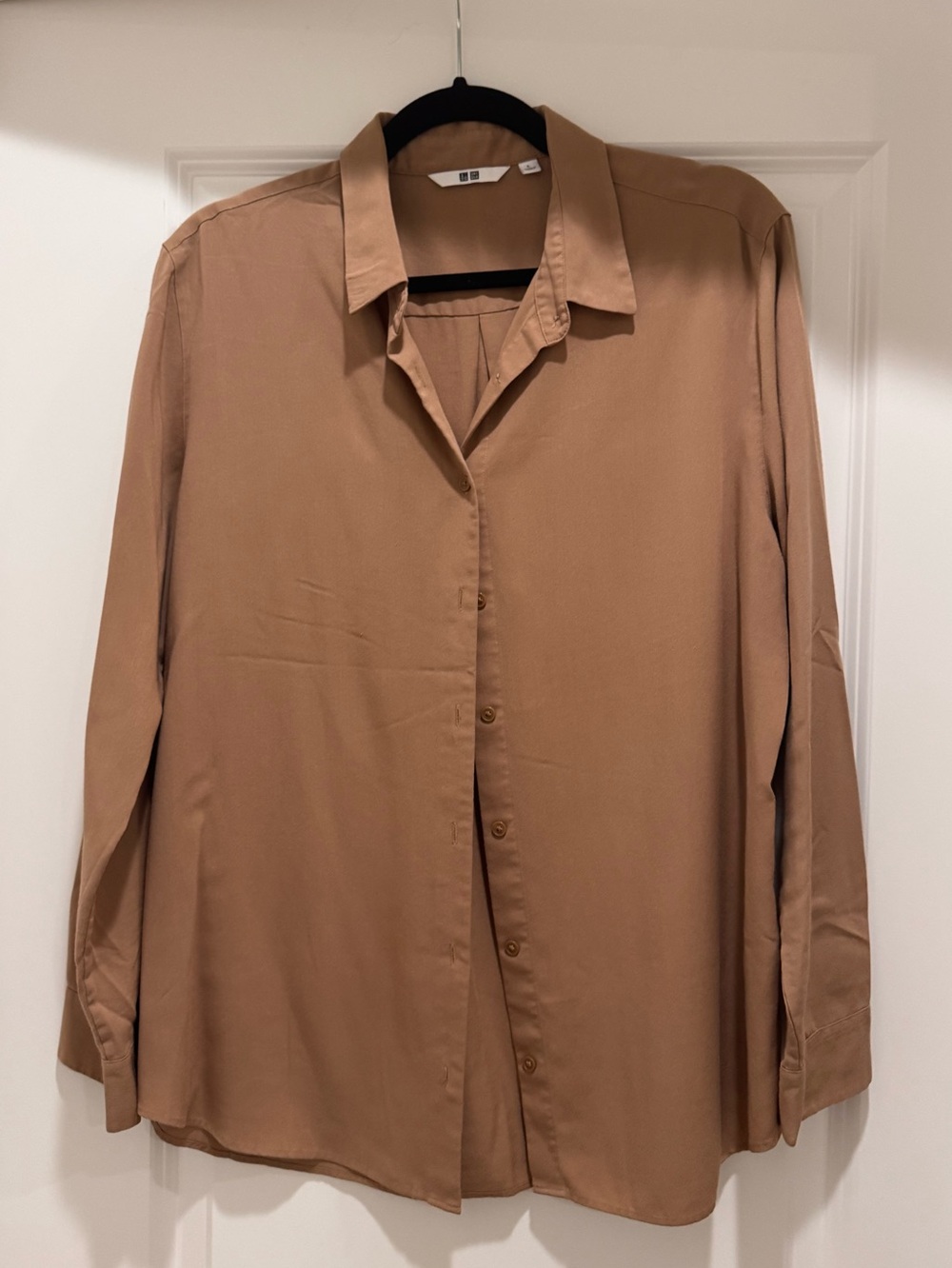 Uniqlo Women’s Tan Button-Up Shirt Size L